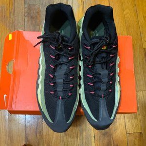 NIKE AIR MAX 95 PREMIUM  Black Plgm Flamingo White